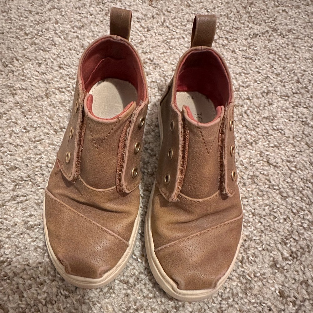 Toms Boys size 9